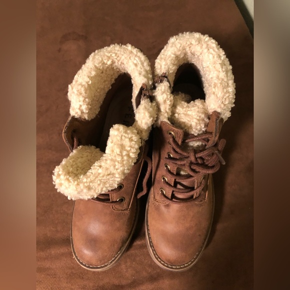 Fergie boots - Picture 5 of 9